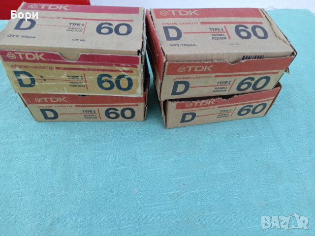 Празни кутии от аудио касети