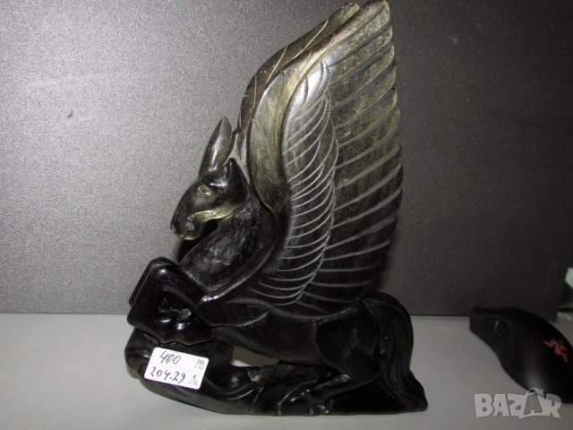 Пегас изработен от естествен златен обсидиан. Тегло 1250гр., снимка 2 - Други ценни предмети - 52838363