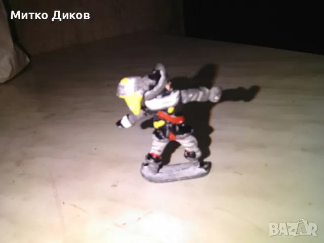 метална фигурка на пират на скейтборд Н-50мм и 42х7мм, снимка 4 - Фигурки - 48998995