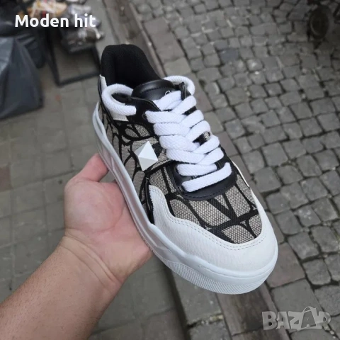 Valentino дамски сникърси висок клас реплика, снимка 3 - Кецове - 53627139