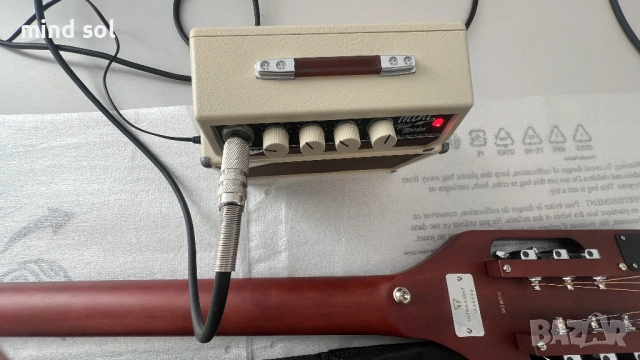 Травъл китара и усилвател като нови Travel guitar, снимка 12 - Китари - 53776876