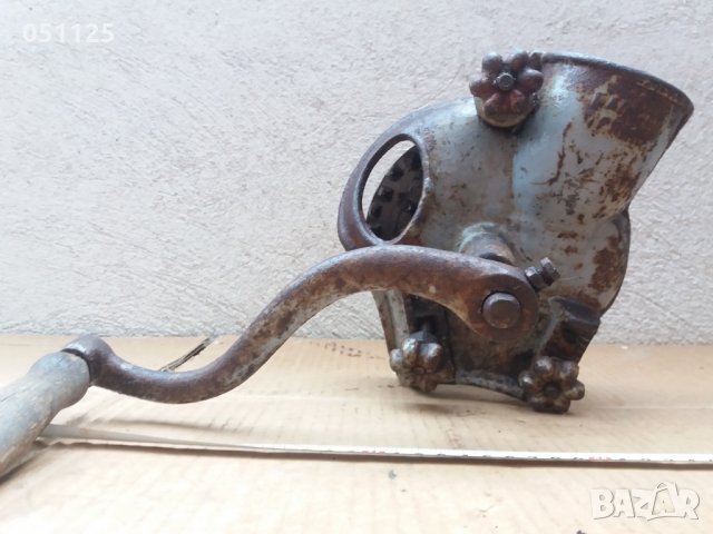 отлично работеща машинка за мелене на царевица , снимка 2 - Антикварни и старинни предмети - 34511721