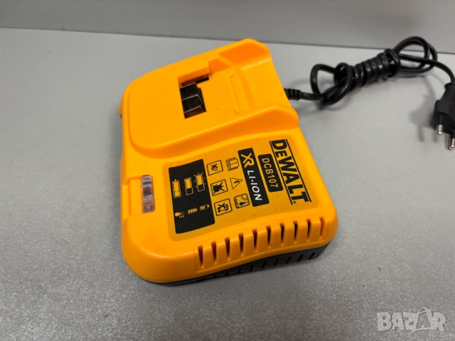 Зарядно устройство DeWALT за акумулаторни Li-Ion батерии 10.8-18 V, 230 V, DCB107, снимка 6 - Други инструменти - 52826855