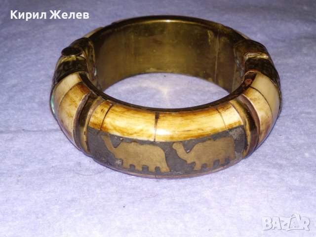 СТАРА МАЙСТОРСКА ТИБЕТСКА БРОНЗОВА ГРИВНА с КАМИЛСКА КОСТ и ИНКРУСТИРАНИ МЕСИНГОВИ СЛОНЧЕТА 73631, снимка 6 - Антикварни и старинни предмети - 41202126