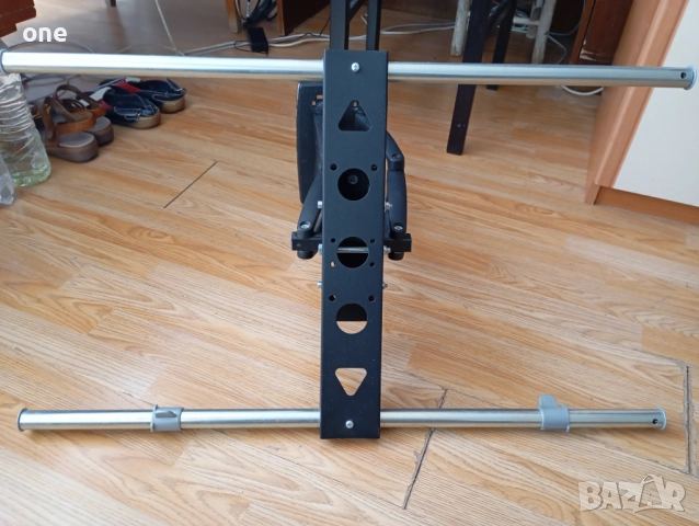 Италианска стойка за стена за телевизор