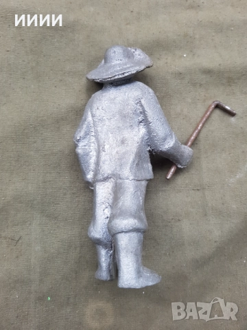 Пластика статуетка строител , снимка 2 - Антикварни и старинни предмети - 52315458