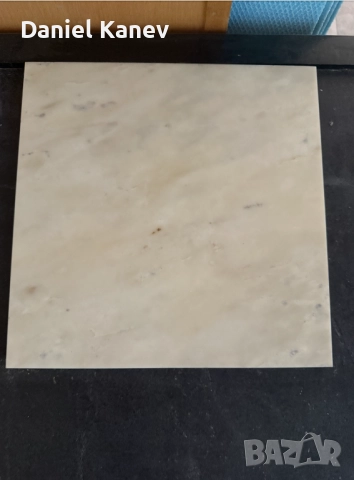 Масивна маса с мраморно покритие