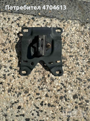 Закопчалка на преден капак на Ауди Audi A8 H4 D4 само за 20Eur. 4h0823186d