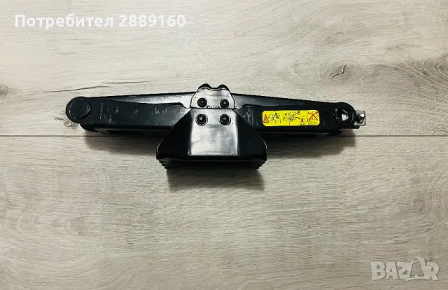 Оригинален комплект крик, ключ и кука за Citroen/Peugeot, снимка 2 - Аксесоари и консумативи - 49158046