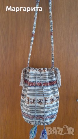 Продавам текстилна пъстра чанта