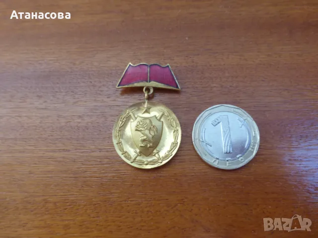 Позлатена значка военен знак "За културна дейност в БНА" 1978 г, снимка 5 - Колекции - 50316554