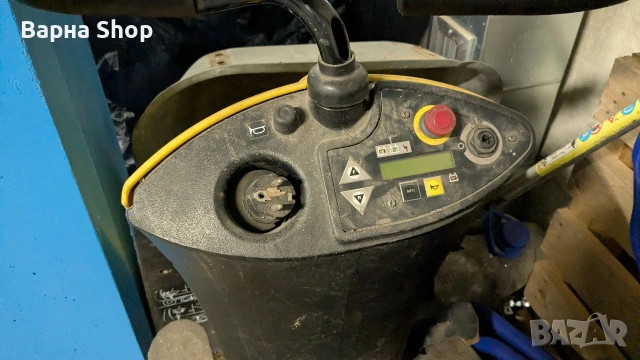 Професионална подопочистваща машина Kärcher (Ride-on), снимка 7 - Други машини и части - 53760136