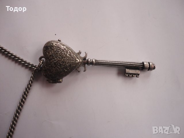 Страхотно колие с ключ, снимка 2 - Колиета, медальони, синджири - 40433569