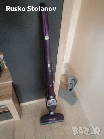 Акумулаторна прахосмукачка elektrolux , снимка 2 - Прахосмукачки - 39809353