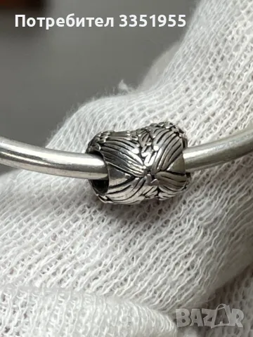 Оригинална гривна Pandora с 3 талисмана, снимка 2 - Гривни - 49523707