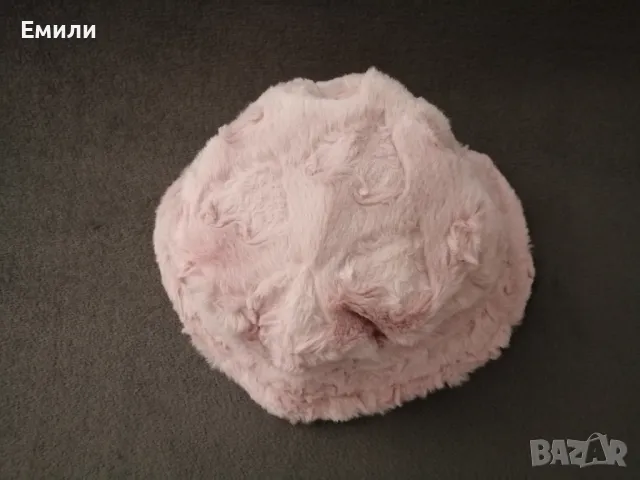 Розова дамска пухкава шапка със сърца, снимка 6 - Шапки - 48147018