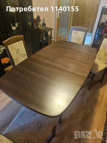 Разтегателна маса с четири стола., снимка 1