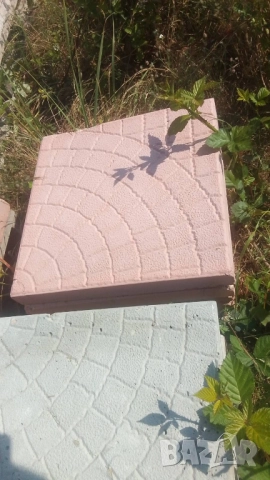 ПЛОЧКИ тротоарни 40х40см. ВТОРО качество, бетонни сиви и цветни.. Имаме с различни шарки, орнаменти , снимка 2 - Строителни материали - 52029688