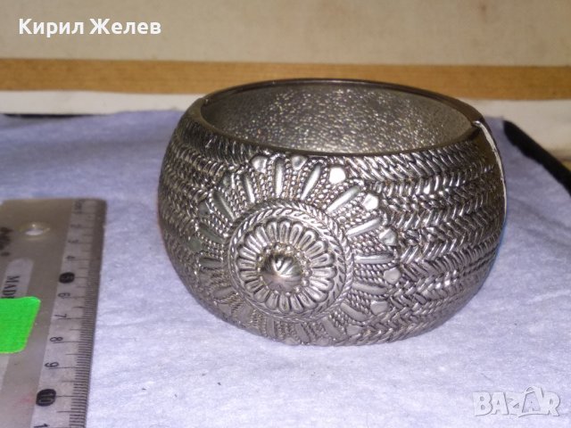 ПРЕКРАСНА с РЕТРО ОРНАМЕНТИКА СРЕБРИСТА МЕСИНГОВА ВИНТИДЖ БЕЛ ЕПОК СТИЛ ГРИВНА 15220, снимка 7 - Гривни - 41202158