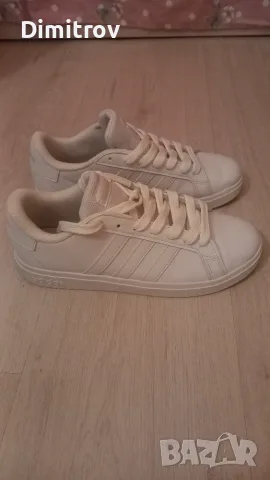 Дамски обувки Adidas ОРИГИНАЛНИ, снимка 3 - Дамски ежедневни обувки - 56335474