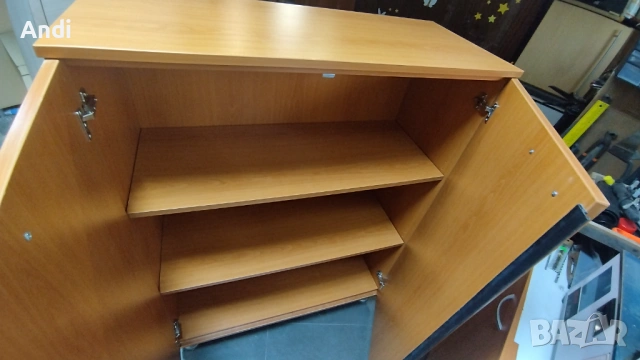 Двукрил гардероб - офис шкаф със заключване 100/42/135см., снимка 2 - Гардероби - 53201719