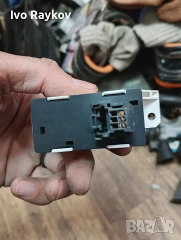 Авариен бутон за FORD FOCUS MK1 , 2M5T13A350AA, снимка 3 - Части - 56330869