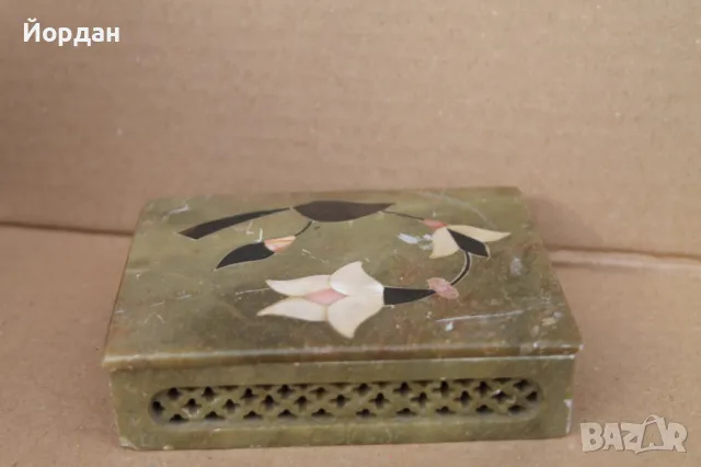 Стара Китайска кутия-камък и седеф, снимка 2 - Антикварни и старинни предмети - 49849172