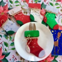 Коледни чорапчета за прибори / Коледна украса за маса , снимка 2 - Аксесоари за кухня - 34230295