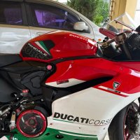 Грипове за резервоар Ducati Panigale, снимка 1 - Аксесоари и консумативи - 42101836