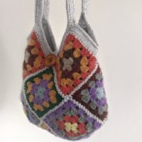 Плетени дамски чанти, многоцветни подаръци за Коледните празници, снимка 10 - Чанти - 42698019