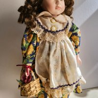 Порцеланова кукла момиче с кошничка , снимка 3 - Колекции - 41462058