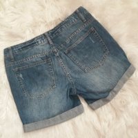 Дамски къси дънки с накъсан ефект Л/ХЛ размер , снимка 3 - Къси панталони и бермуди - 41327917