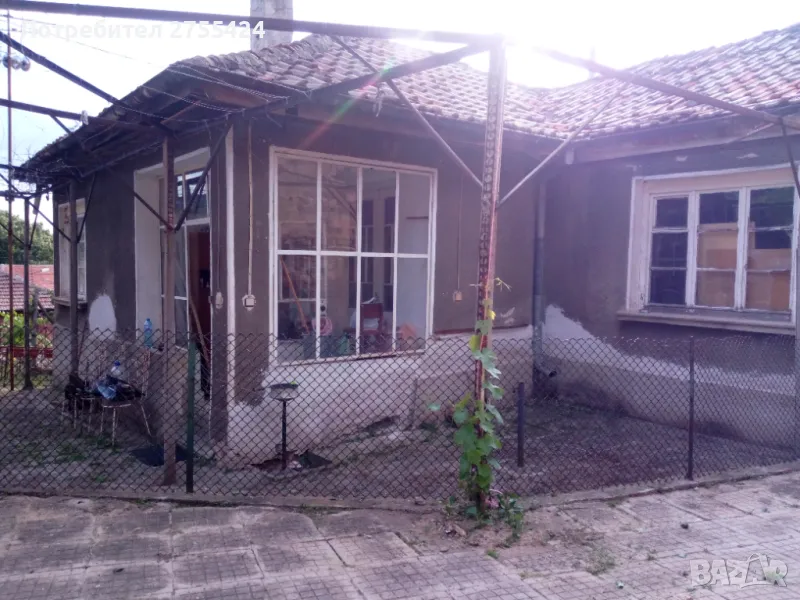 Къща с дворно място,гараж и допълнителни постройки!, снимка 1