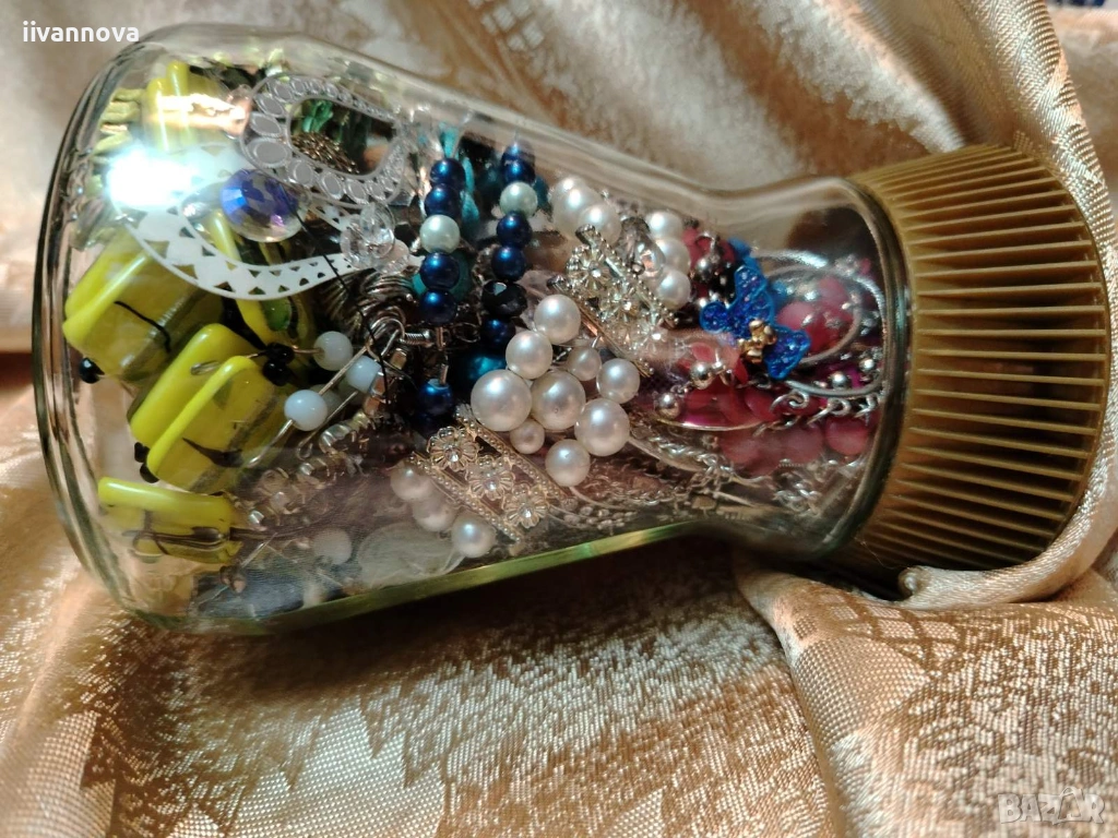 Буркан със съкровища, снимка 1