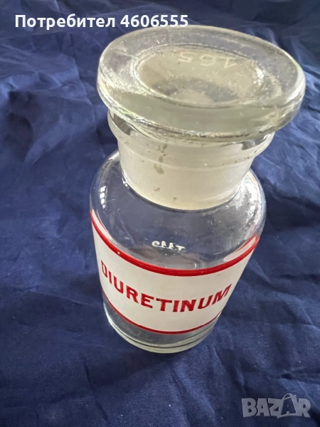 Glass apothecary jar with a label that reads "DIURETINUM.", снимка 1