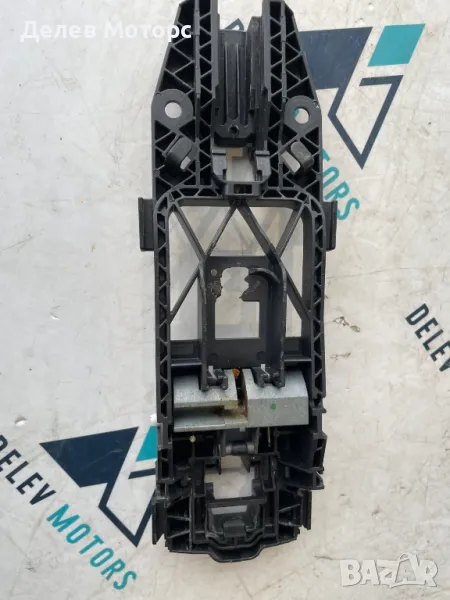 7P6839885 основа за задна лява външна дръжка от Skoda SuperB комби 2. 0 TDI DSG 150 кс., снимка 1