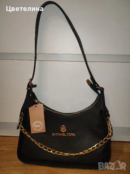 Дамска малка черна кожена чанта Michael Kors цена 30.00 лв. + подарък балсам за устни , снимка 1