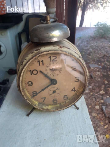 Стар часовник будилник, снимка 2 - Антикварни и старинни предмети - 53294220