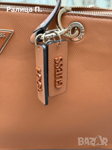 Голяма дамска чанта GUESS, снимка 3 - Чанти - 51883843