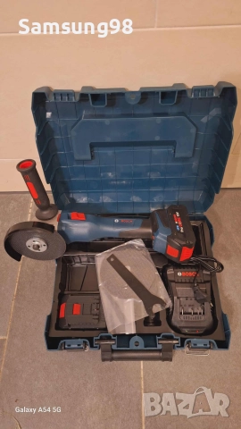 Ъглошлайф Bosch 18w. 125мм., снимка 2 - Други инструменти - 52696712