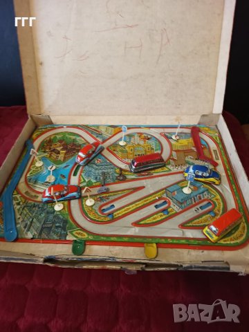 Стара метална игра с колички, снимка 2 - Антикварни и старинни предмети - 41904623