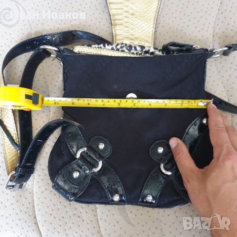 Дамска малка чанта GUESS, снимка 10 - Чанти - 40997573