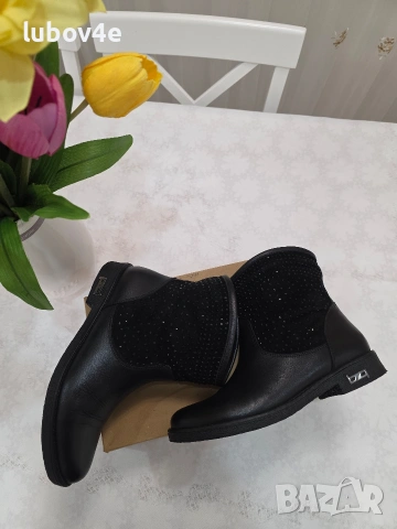 Дамски боти от естествена кожа и велур с камъчета, снимка 2 - Дамски боти - 53415712