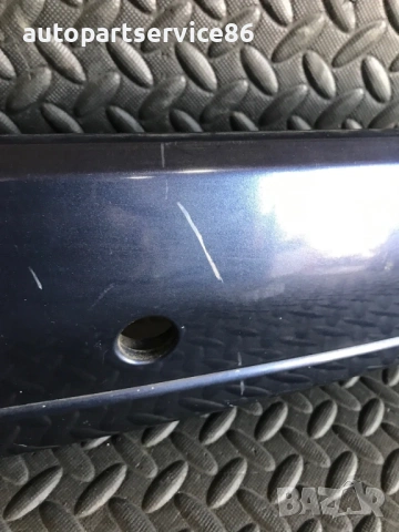 Лайсна на осветлението на регистрационния номер на задния капак синя за KIA Carnival (2006–2010), снимка 3 - Части - 53218183