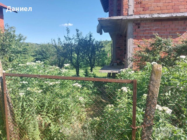 Продавам самостоятелна къща на 2 етажа с таванско и сутерен, снимка 13 - Къщи - 41510689