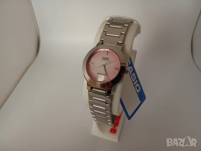 Дамски часовник стоманен Casio 