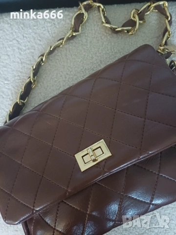 Кожена кафява чанта.