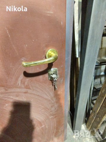 Метална входна врата с каса от Панелен апартамент - лява 85,5/194,5см, снимка 8 - Дограми - 39521260