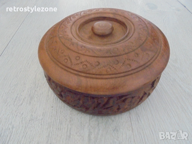 № 8266 Стара дървена резбована кутия  