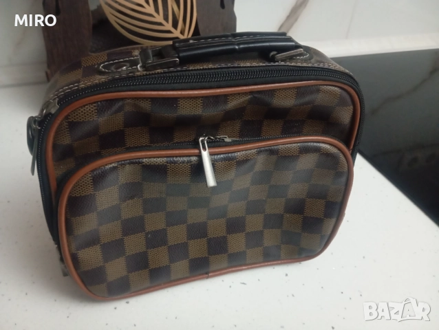 Дамска чанта за козметика, снимка 2 - Чанти - 52160045